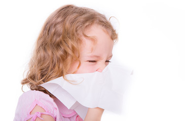 kind mit taschentuch