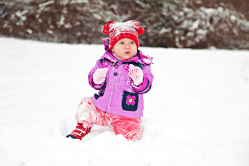 Fototapeta na wymiar Baby playing in winter