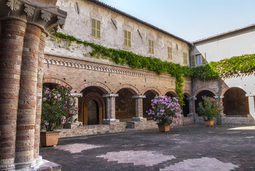 Tolentino - Church of San Nicola, cloister