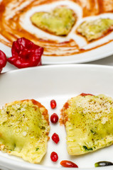 Cuore di Ravioli e Rose di Peperoncino