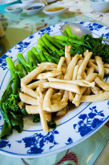 Abalone in oyster sauce