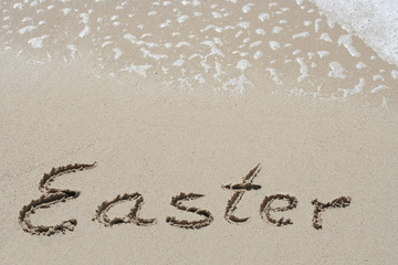 Fototapeta premium Conceptual handwritten text Easter in sand
