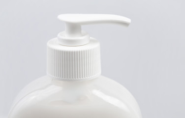 Fototapeta na wymiar Butelka mydła w płynie
