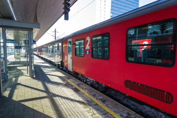 Zug im Bahnhof © Gina Sanders