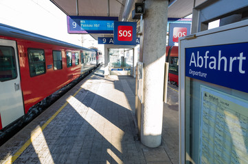 Zug im Bahnhof © Gina Sanders