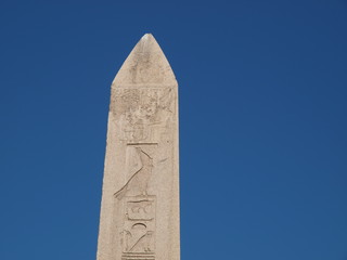 Obelisk mit Hieroglyphen, altes Ägypten
