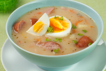 Obrazy na Szkle  Barszcz biały z jajkiem i białą kiełbasą.Polska zupa wielkanocna