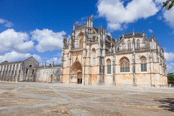 Fototapeta na wymiar Fasada Santa Maria da Vitoria, Batalha Klasztor, Portugalia