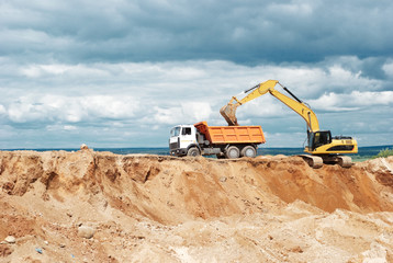 wheel loader excavator and tipper dumper © Kadmy