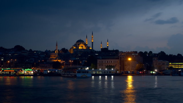 The Suleymaniye Mosque in the late evening, time-lapse