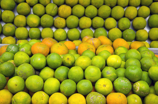Fresh green lemon in Delhi market