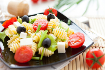 macaroni and cheese and vegetables