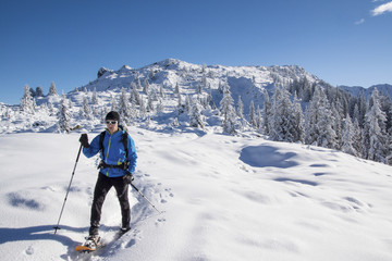Fototapeta na wymiar Rakiety śnieżne w Alpach