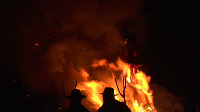 witch burn 01