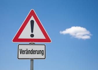 Achtung Schild mit Wolke VERÄNDERUNG