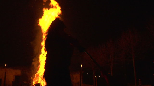 witch burn dance slow 06