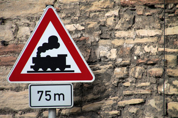 Verkehrsschild unbeschrankter Bahnübergang