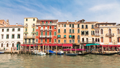 Fototapeta na wymiar Venedig - Häuser am Grand Canal