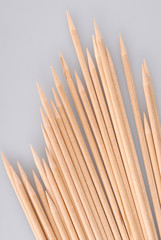 Multiple wooden bamboo skewers laying