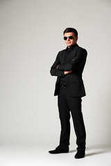 Obraz na płótnie Canvas man in formal wear and sunglasses