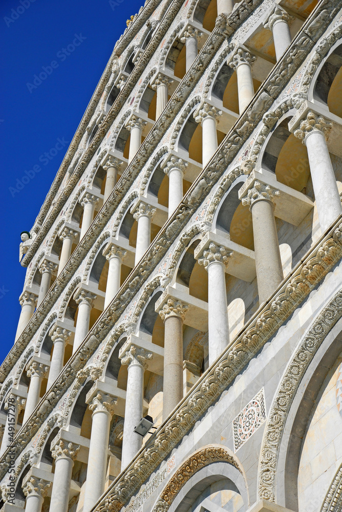 Wall mural Italy, Pisa: cathedral facade detail.