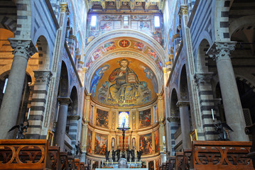 Fototapeta na wymiar Saint Mary wnętrza katedry Wniebowzięcia NMP