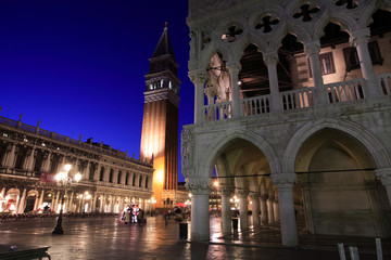 Palazzo Ducale Pizza San Marco di Notte