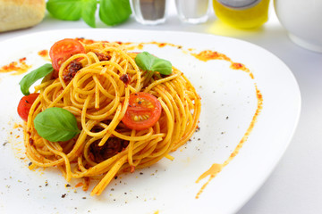 Spaghettis pesto rosso - Spaghetti mit rotem Pesto