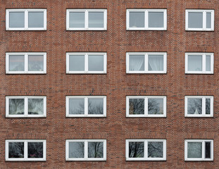 Fototapeta na wymiar Fassade eines Mehrfamilienhauses in Kiel, Deutschland