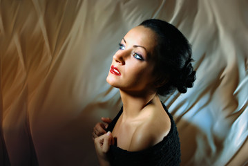 Obraz premium portrait of a girl on the background of the fabric