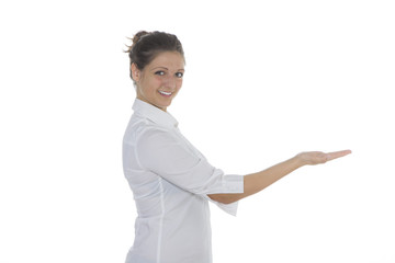 Frau präsentiert mit der Hand
