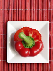 Paprika halb aufgeschnitten