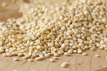 Fototapeta na wymiar Surowce ekologiczne Nasiona quinoa