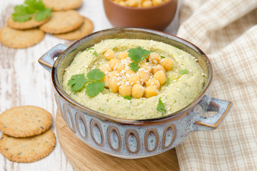 Hummus with cilantro and crackers, horizontal