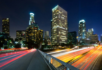 Naklejka premium Los Angeles city traffic at night