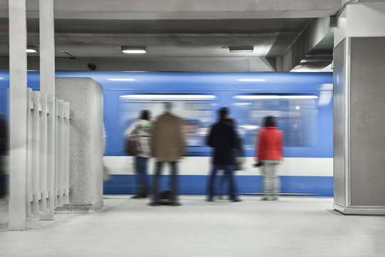 People Waiting the metro to stop (fast motion)