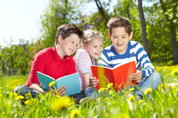 Fototapeta premium Resting and reading