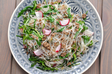 Glasnudelsalat mit Fleisch