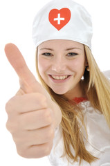 Junge Frau im Krankenschwester-Kostüm 