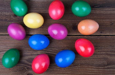 Farbige Ostereie auf Holz VI