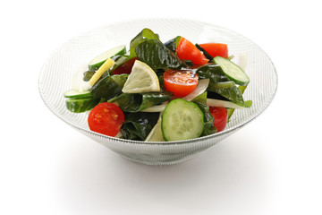 wakame seaweed salad, low calorie vegetarian food