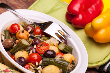 Fototapeta na wymiar Kuchnia wegetariańska - Mix z duszonych warzyw
