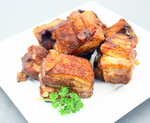 rillons de viande de porc aux épices - 49213462