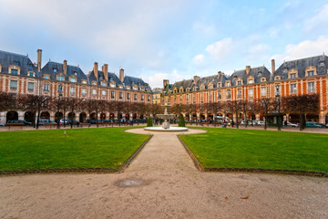 Obraz premium The Place des Vosges in Paris City, France