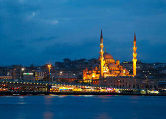 Fototapeta na wymiar Nowy Meczet (Yeni Cami). Stambuł, Turcja