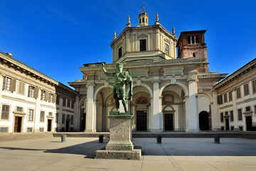 Fototapeta na wymiar Milan Kościół San Lorenzo - park bazylikach