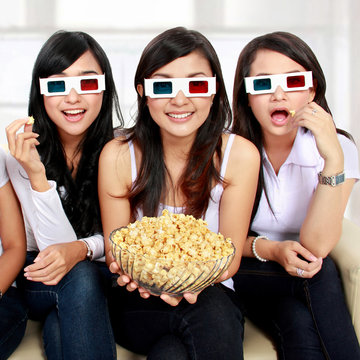 girl friends watching movie in 3d