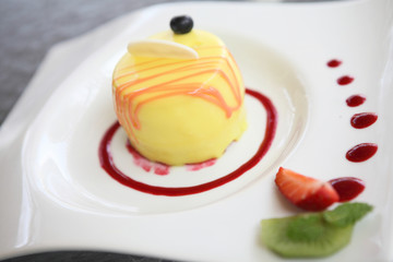 apricot coulis cake