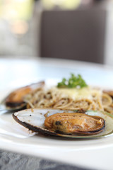 spaghetti with mussels