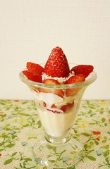 ストロベリーパフェ